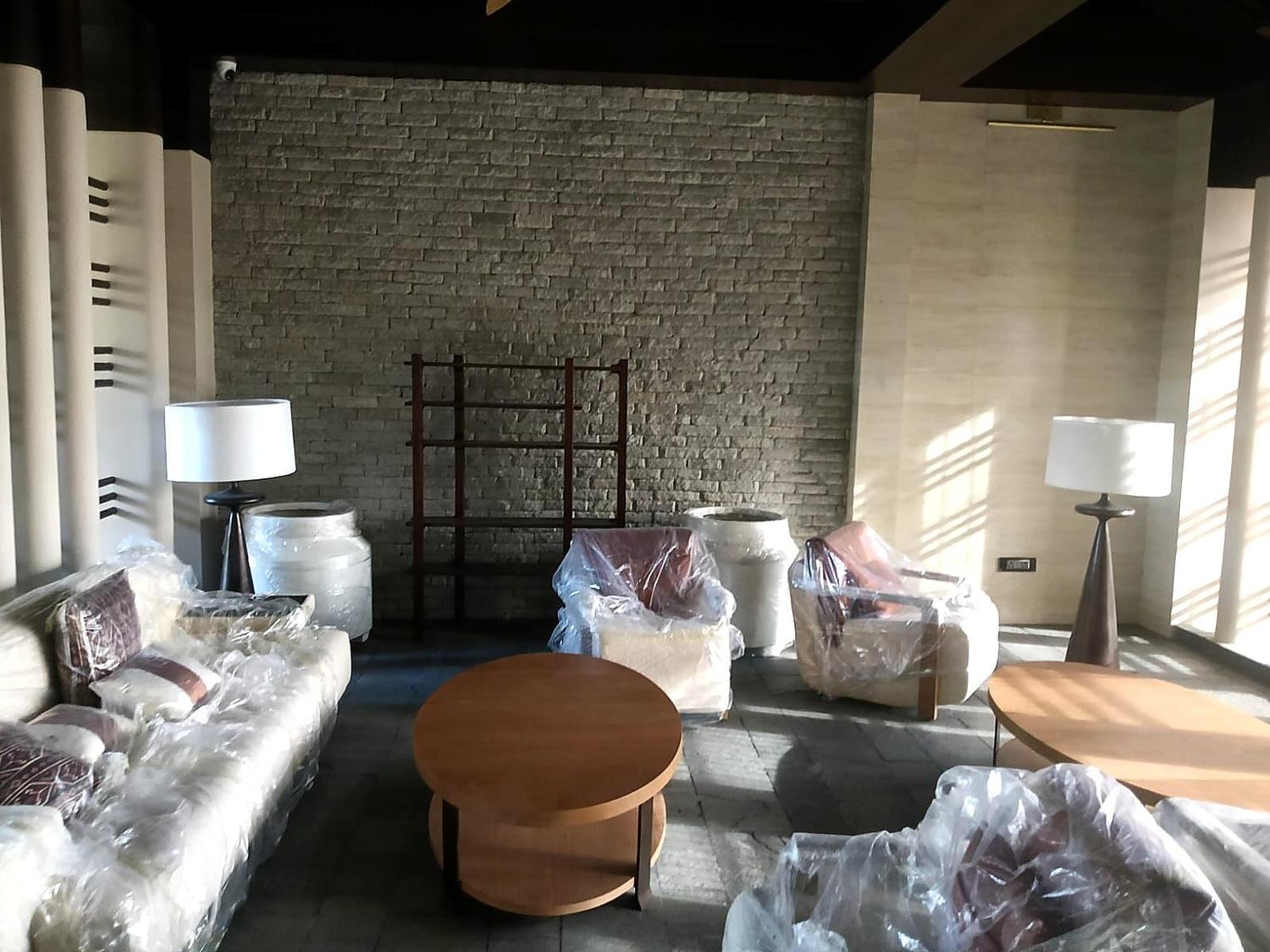 Lounge · floor lamps installed