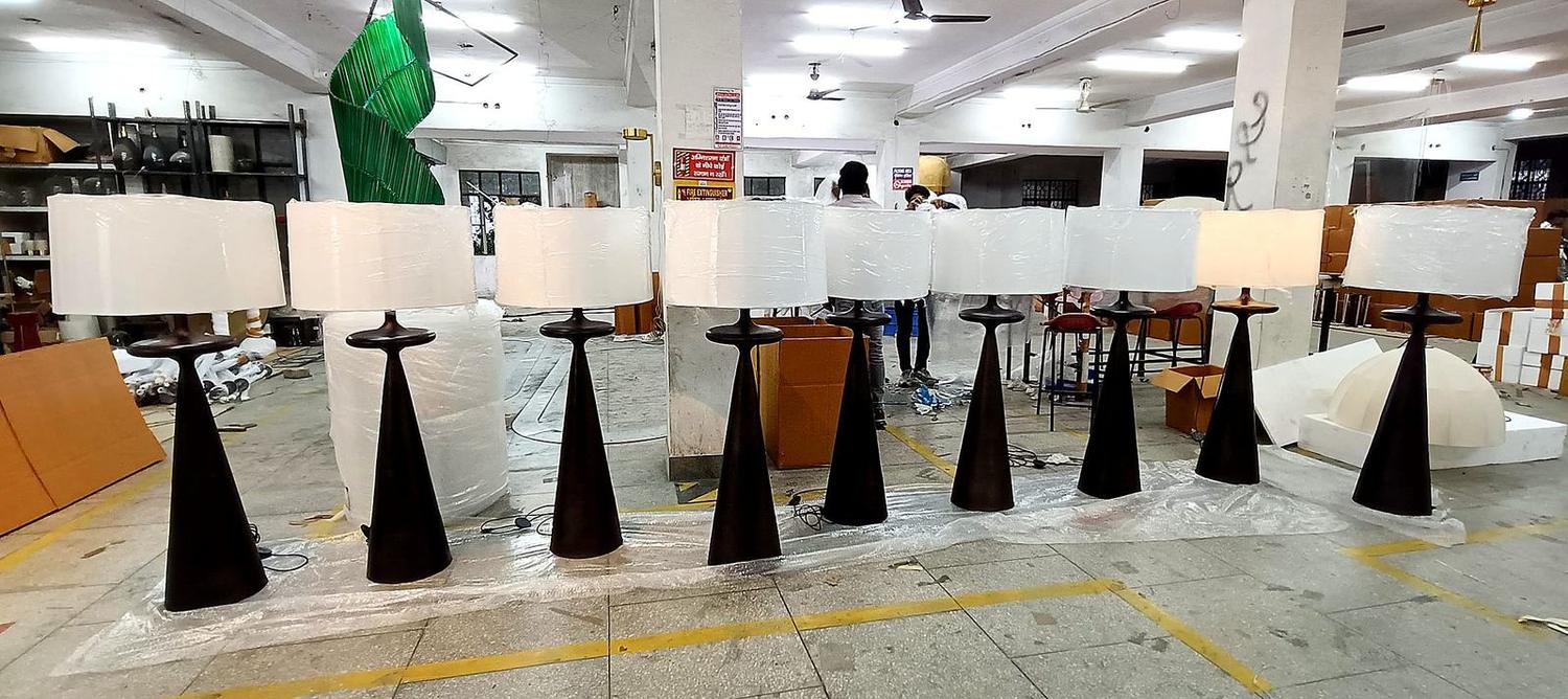 Floor lamps · in-house scale