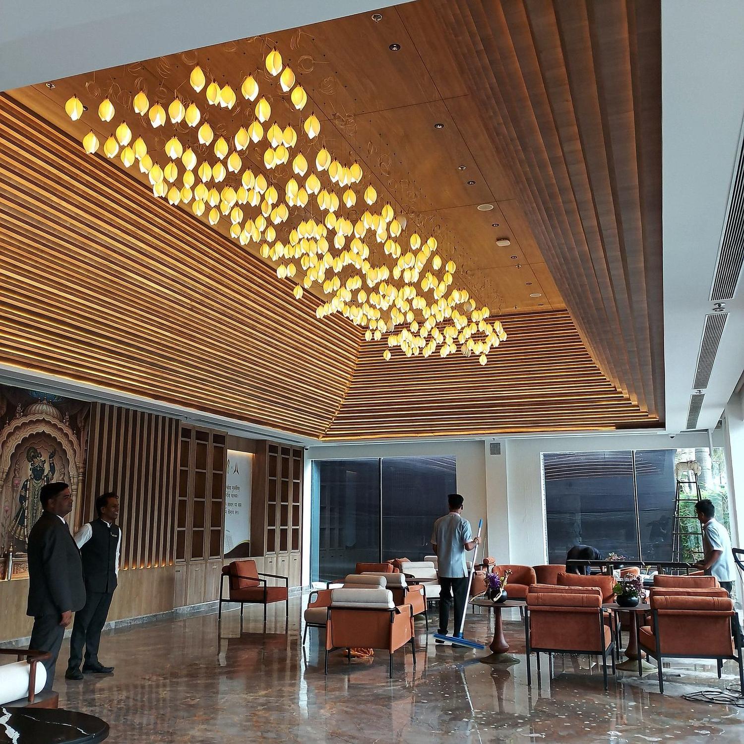 Ceiling composition · lit