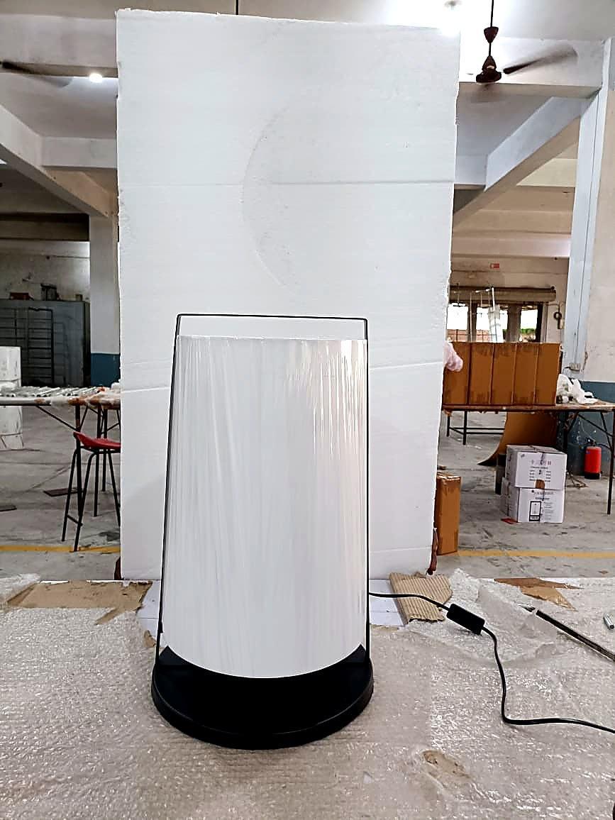 Contemporary lamp form
