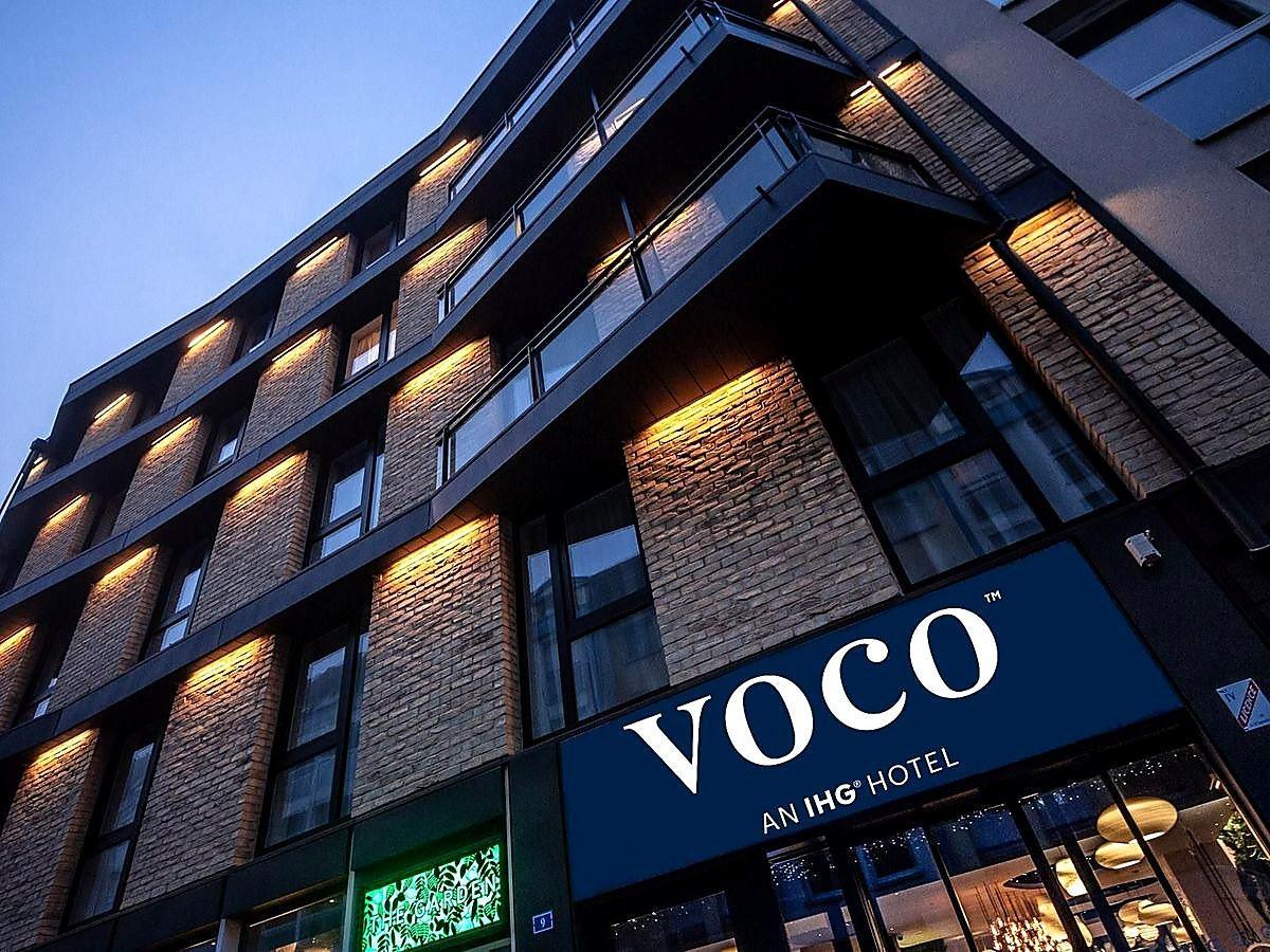Voco Srinagar · façade lit